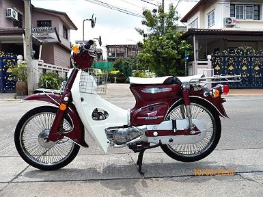 C70 สีแดงเลือดหมูเกล็ดมุข..เครื่องดี+ระบบไฟ CDI+มีทะเบียนโอนได้ ราคา 19,000 บาท C70 สีแดงเลือดหมูเกล็ดมุข..เครื่องดี+ระบบไฟ CDI+มีทะเบียนโอนได้ ราคา 19,000 บาท