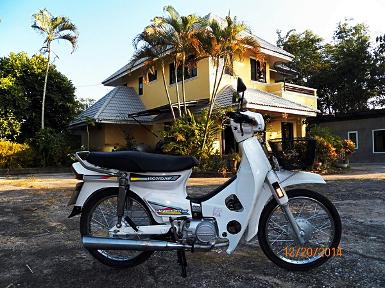 Honda Dreme 100..คุรุสภาสีขาว เครื่องดีนิ่ม+ระบบ CDI +มีทะเบียนแท้โอนได้เลย ราคา 15,000 บาท Honda Dreme 100..คุรุสภาสีขาว เครื่องดีนิ่ม+ระบบ CDI +มีทะเบียนแท้โอนได้เลย ราคา 15,000 บาท