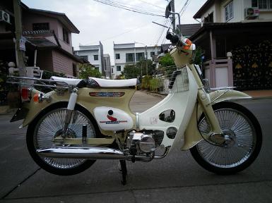 C70 เครื่องดรีมสีครีมนม ระบบ 4 เกียร์ +ปัดเงาดุมฝาครอบเครื่อง+มีท.บ.โอนได้ ราคา 23,000 บาท